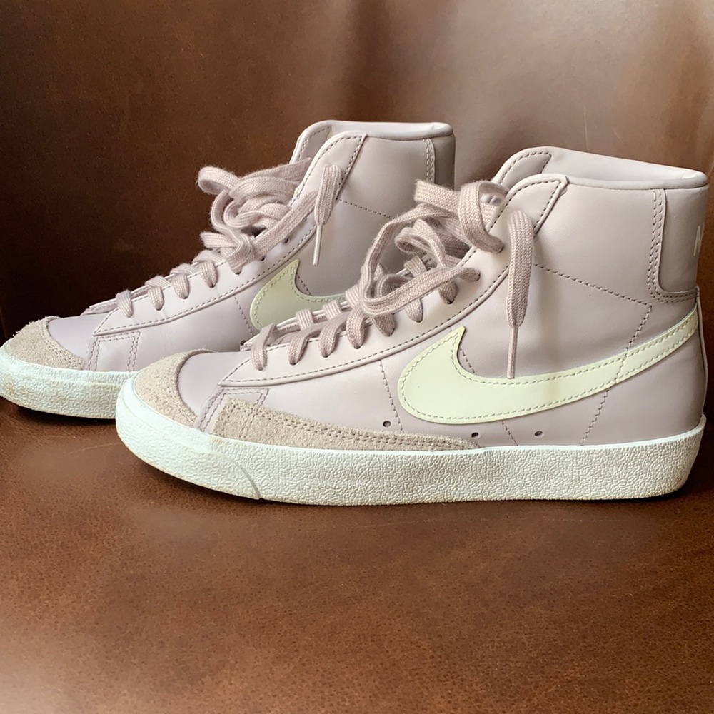 Nike Women’s Blazer mid 77